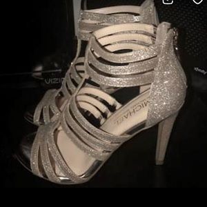 BEAUTIFUL GOLD STRAP HEELS